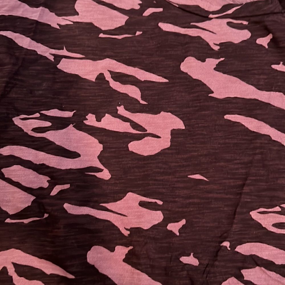 Monrow red camo tee XS - Picture 2 of 4